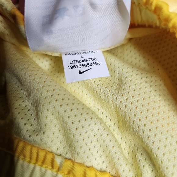 Club America Flow Men's Nike Graphic Soccer Shorts - Picture 9 of 10